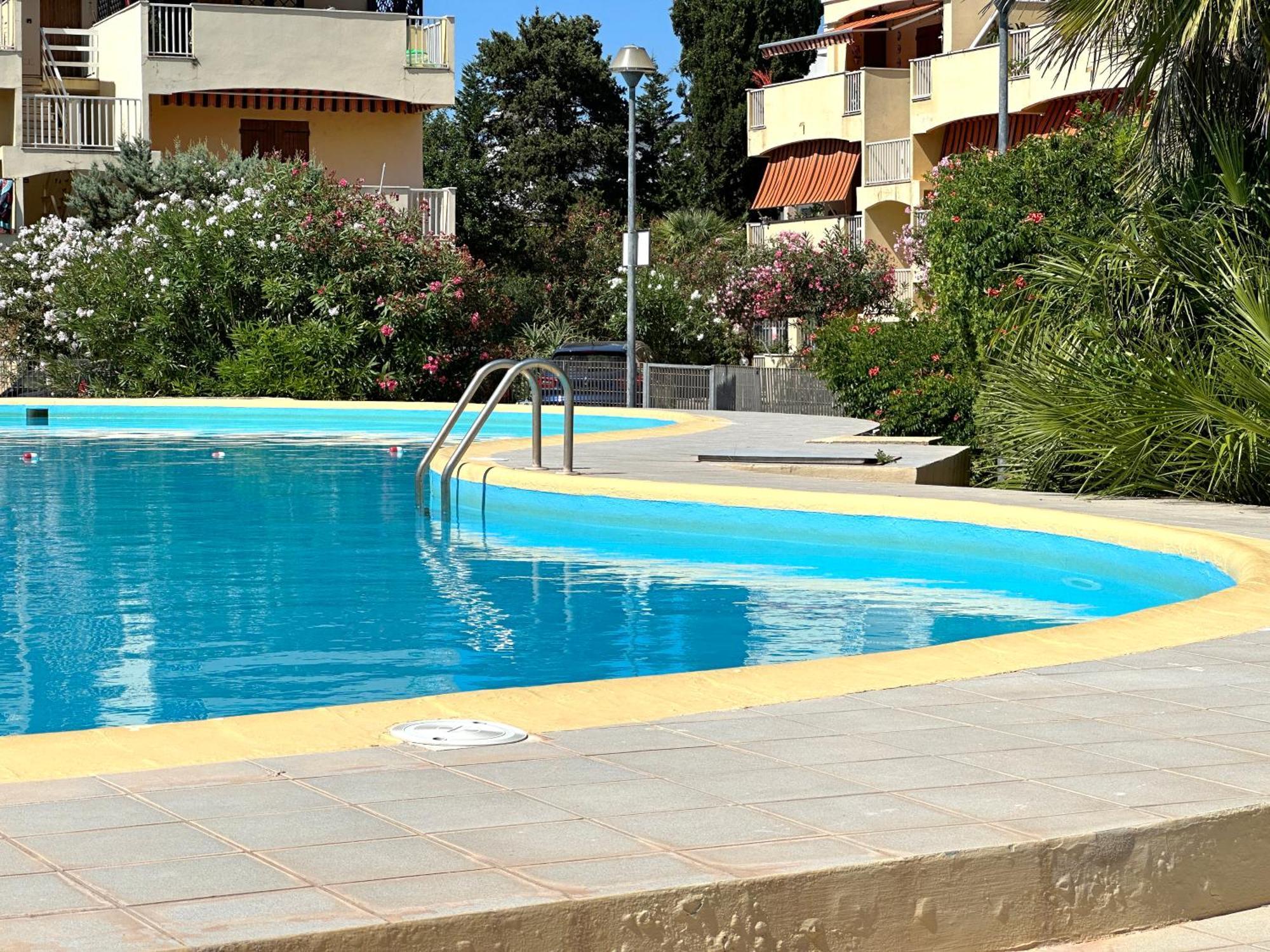 Topfloor With Furnished Terrace Near The Sea *